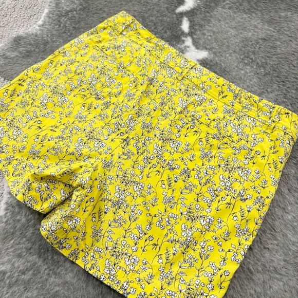 Banana Republic Floral Shorts - Picture 3 of 11
